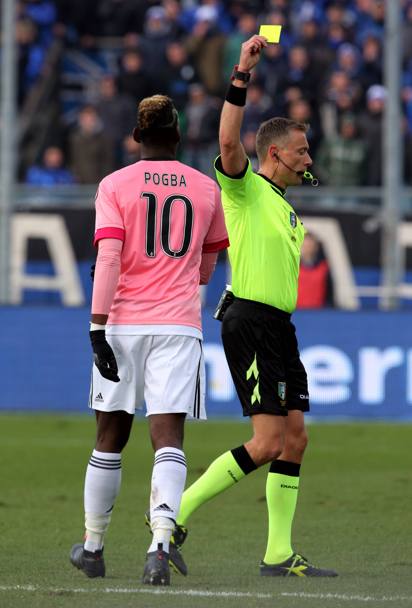 L’arbitro Valeri ammonisce Pogba per proteste. Fabrizio Forte